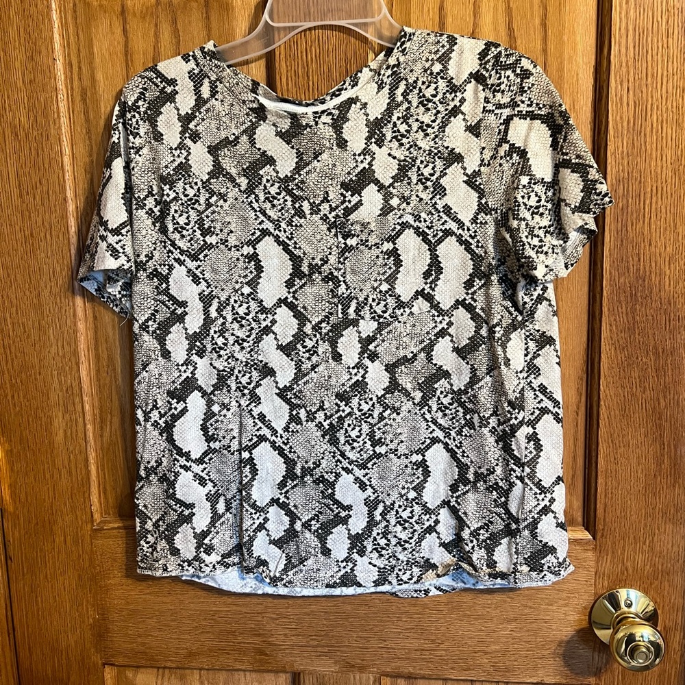 Women’s dress shirt size medium